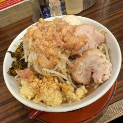 大ラーメン麺硬め・味玉『コール』 ニンニクマシマシ、背アブラマシ