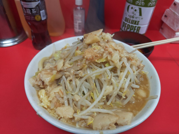 「ラーメン小➕生たまご」@ラーメン二郎 仙台店の写真