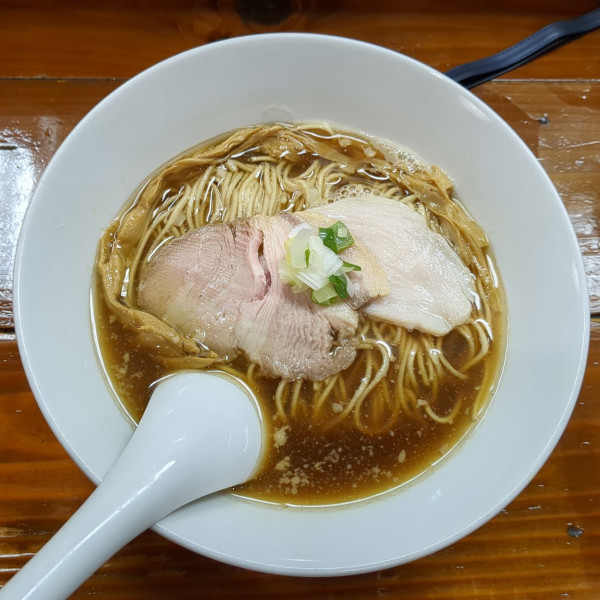 「醤油らぁ麺」@無化調煮干しらぁ麺 誠実の写真