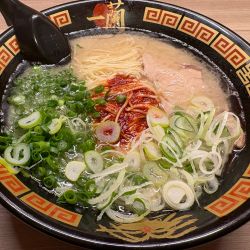 ラーメン980円、ねぎ150円、替え玉ハーフ150円