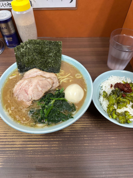 「特製らーめん中　ライス」@横浜家系らーめん 武蔵家 川口店の写真