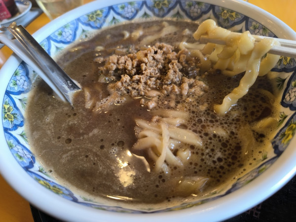 「週替わり 揚州濃厚醤油ラーメン＋ミニ炒飯餃子2(1,060)」@中国ラーメン 揚州商人 綱島店の写真