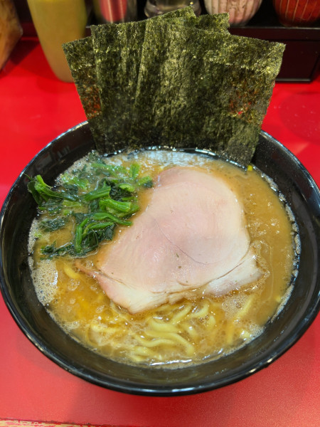 「ラーメン並（900円）」@杉田家 千葉祐光店の写真