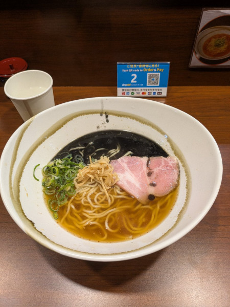 「焦がし醤油ラーメン」@ラーメンニキ新橋の写真