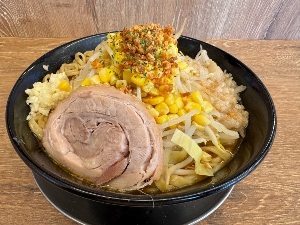 「期間限定ガリバタコーン味噌ラーメン大盛り」@ジャンクガレッジ 伊奈町店の写真