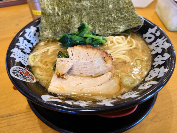 「定番ラーメン880円」@横浜家系ラーメン 辻田家 簗瀬店の写真