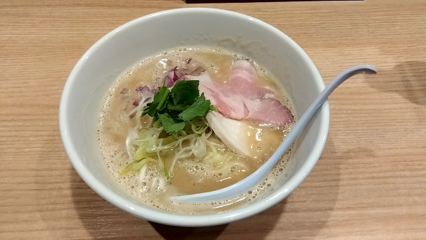 「くらむの豚骨らぁ麺　醤油（１，０００円）」@中華そば くらむの写真