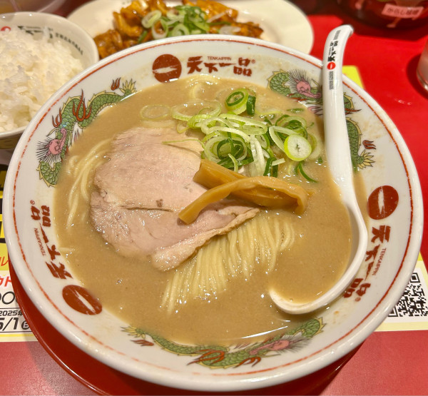 「豚キムチ定食コッテリ 1320円」@天下一品 吉祥寺店の写真