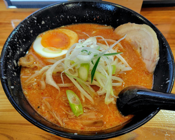 「辛味噌ラーメン 1050円」@Ramen Bar ざぶとんの写真