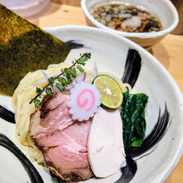 「淡麗醤油つけ麺」@銀座 朧月の写真