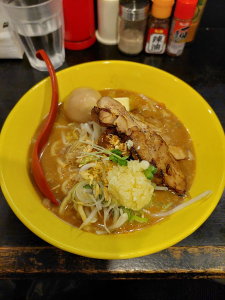 「特製濃厚味噌ラーメン+ニンニク+バター」@濃厚味噌らーめん ぶるんちょの写真