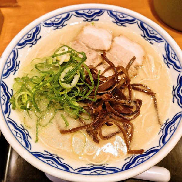 「博多ラーメン+替玉」@由丸 九段下店の写真