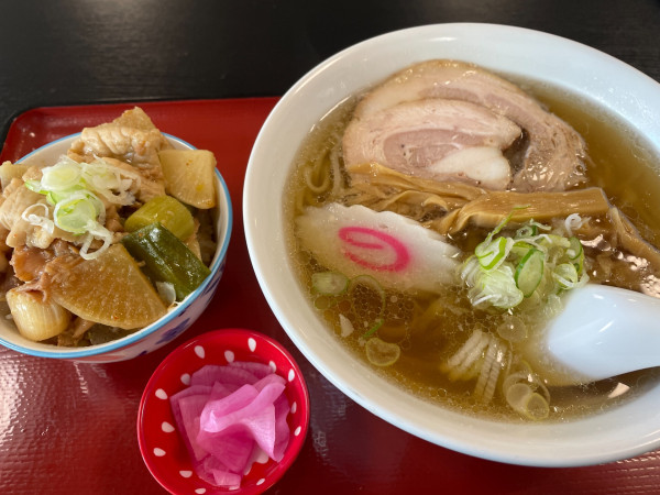 「ランチセット・しょうゆラーメン＋ミニもつ丼：1000円」@佐野らーめん はれときどきぶたの写真