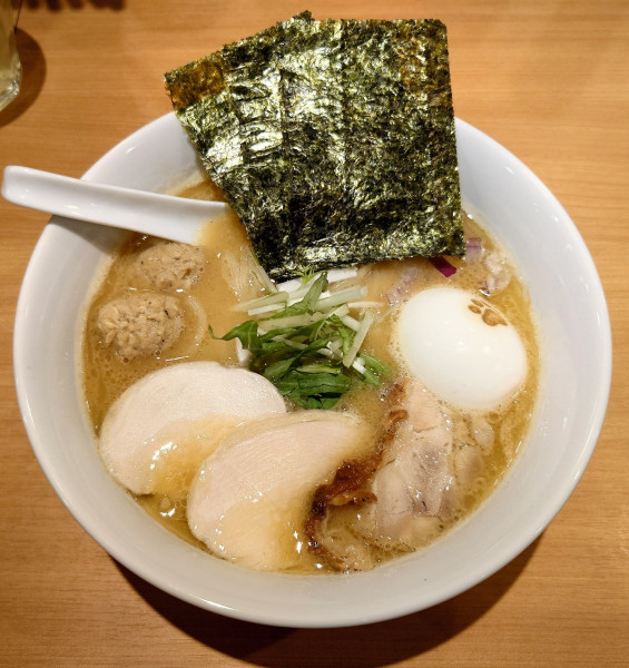 「特製濃厚鶏白湯醤油そば(1200円)」@らーめん 猫も杓子もの写真