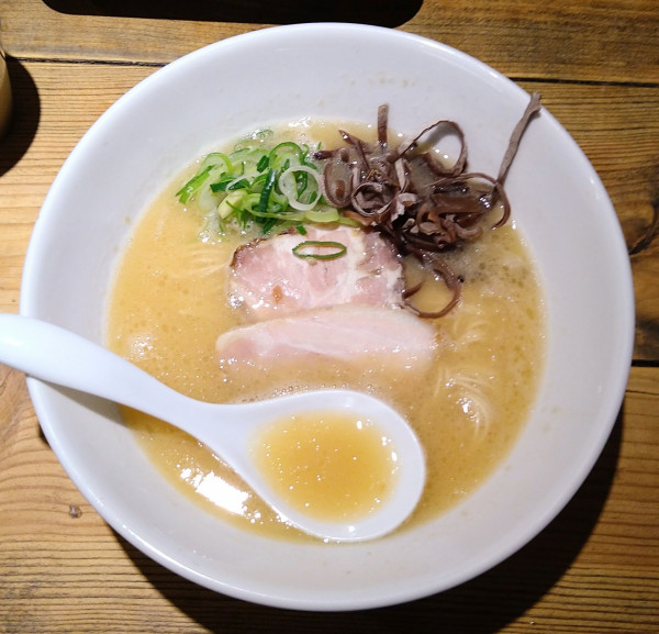 「豚骨らーめん【水曜限定】」@麺屋 翔 西新宿本店の写真
