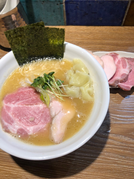 「濃厚中華そば(醤油) 、チャーシュー増し、ワンタン」@中華そば やま福の写真