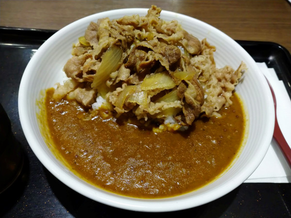「肉だく牛魯珈カレー（839円）」@吉野家 大井町西口店の写真