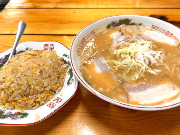 「コク味噌+チャーハン」@中華そば純 黒石店の写真