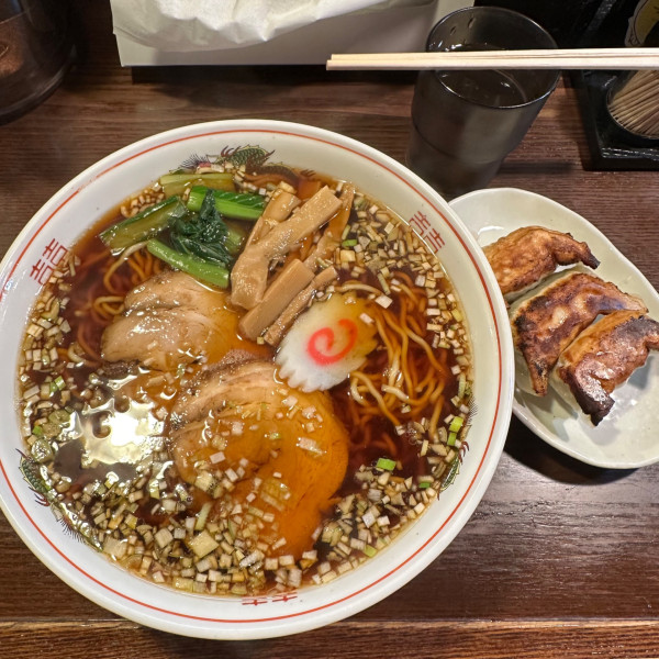 「ラーメン大盛+餃子3個 ¥1,400」@來々軒の写真