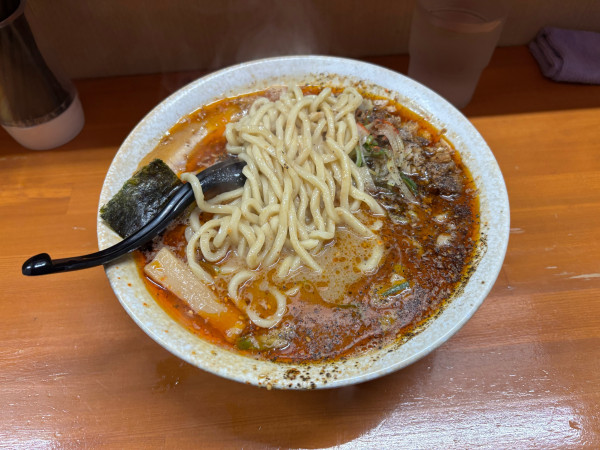 「DX酸辣麺300g」@自家製麺 福は内の写真