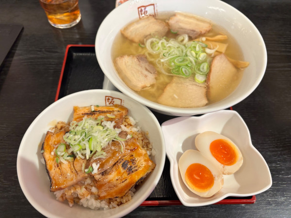 「炙り焼豚ご飯セット　塩味」@喜多方ラーメン坂内 錦糸町店の写真