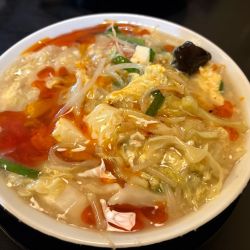 酸辣湯麺（660円）