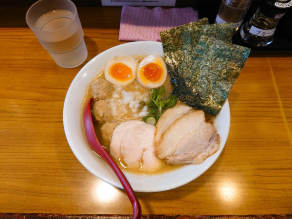 「特製 濃厚鶏醤油ラーメン」@ラーメン屋 コカトリスの写真