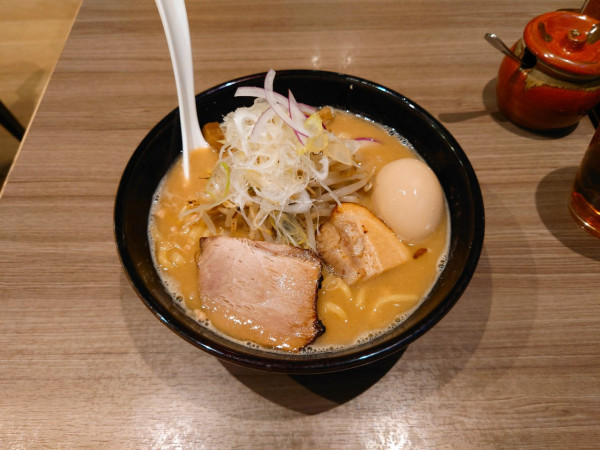 「味玉味噌ラーメン」@味噌麺処 にそうの写真