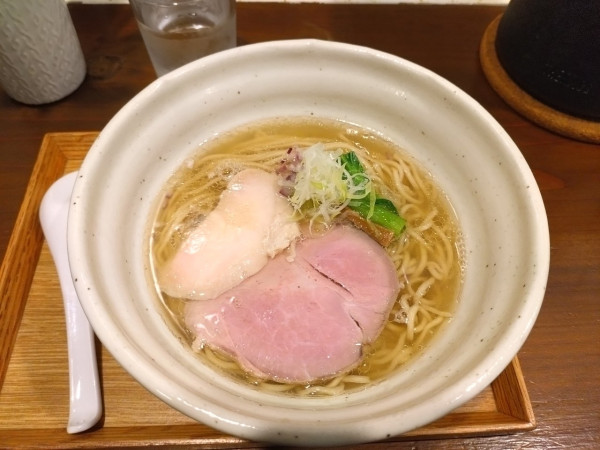 「煮干し塩そば950円」@らぁ麺すずむしの写真