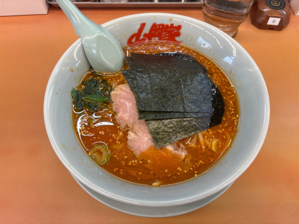 「辛味噌ラーメン 中辛　920円」@ラーメン山岡家 守谷店の写真