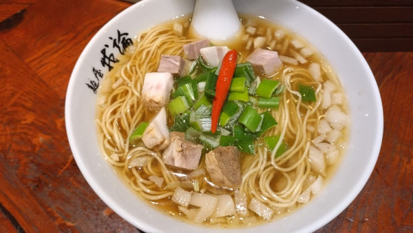 「背脂煮干しら〜めん」@麺屋 我論の写真