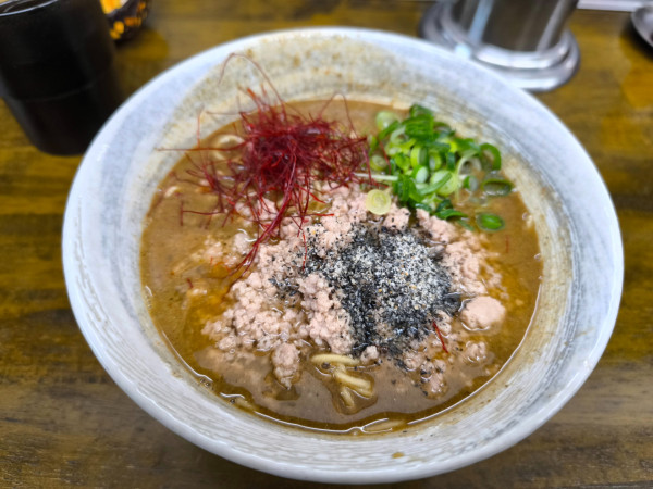 「濃厚煮干担々麺＋替え玉」@麺屋よしすけの写真