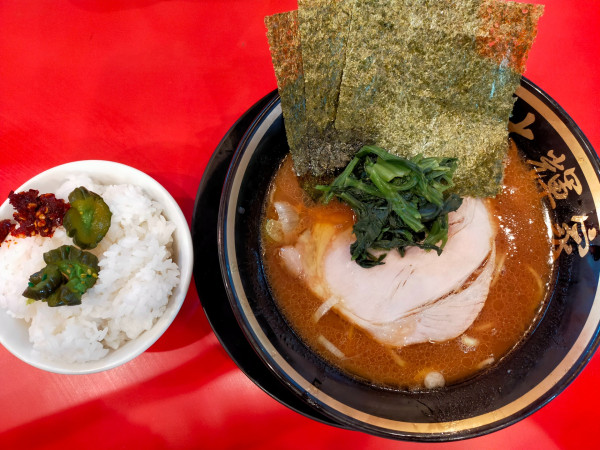 「ラーメン(並)900円+ライス無料」@家系ラーメン大輝家 日吉店の写真