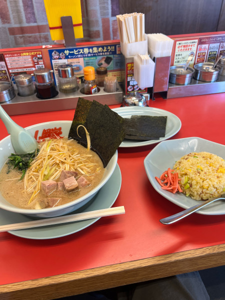 「醤油ネギラーメン　海苔　チャーハン」@山岡家 越谷レイクタウン店の写真