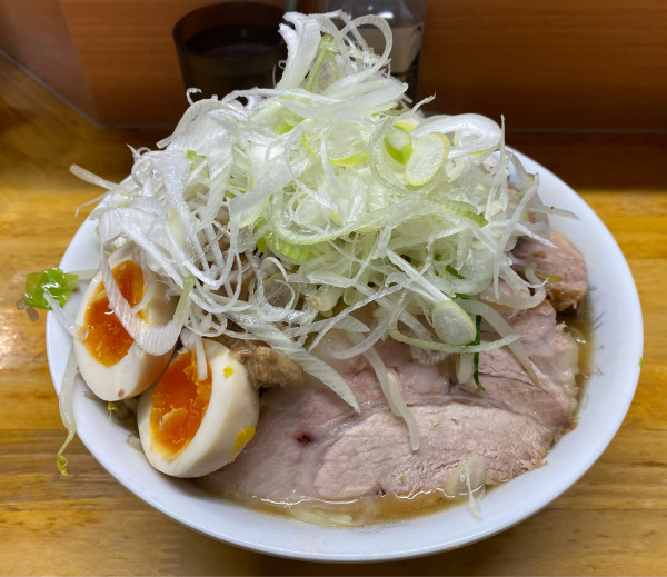「小豚ラーメン  ネギ  味付煮玉子」@ラーメン二郎 立川店の写真