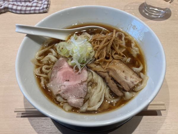 「醤油らーめん(中盛) 1200円」@手打ちあさまの写真