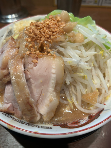 「小ラーメン(ニンニクアブラ＋フライドガーリック)＋豚一枚」@豚山 横浜西口店の写真