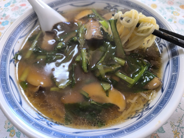 「しいたけと青菜ラーメン(750)」@春花楼の写真