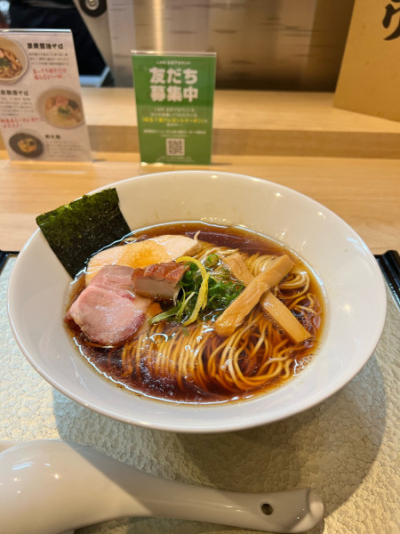 「淡麗醤油そば」@鶏中華蕎麦 大晴の写真