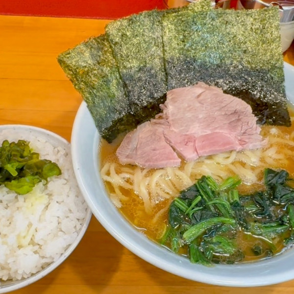 「ラーメン並 800円＋無料ライス」@横浜家系ラーメン みと家の写真