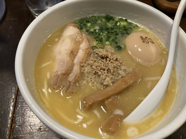 「白鶏らーめん」@鶏の穴の写真