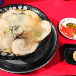 こってり背脂入りチャーシュー麺＋半熟味付けたまご＋替玉