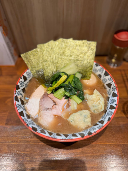 「DXラーメン」@家系ラーメン いんなみ家の写真