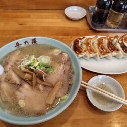 塩チャーシューメン&焼餃子