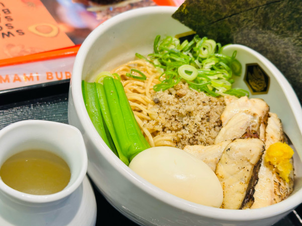 「特製鯛油そば 1,375円 大盛 165円」@真鯛らーめん 麺魚 錦糸町PARCO店の写真