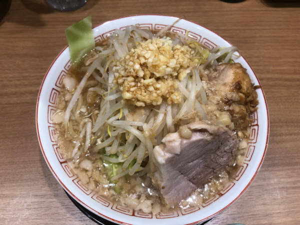 「カネシ醤油味　並　ニンニク増し　980円」@THE魚郎の写真