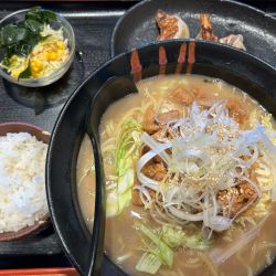 豚豚麺（とんとんめん）＋定食（餃子3個・ミニサラダ・半ライス）