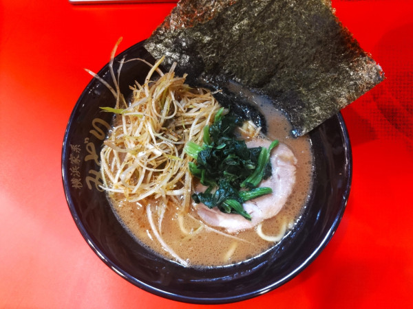 「ネギラーメン 1080円 味玉100円」@横浜家系ラーメン みどりの写真