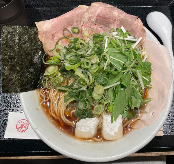 「桔梗 淡麗醤油らーめん 大盛り」@らーめん 桔梗と空 千住寿町店の写真