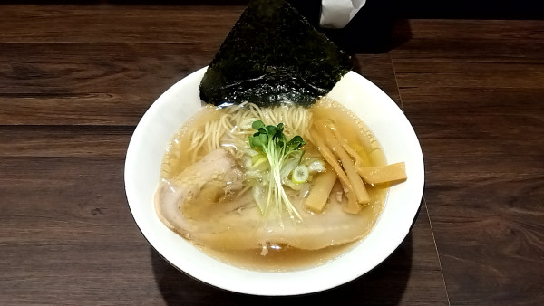 「中華蕎麦　塩（９００円）＋味玉（２００円）」@中華蕎麦 かくれんぼの写真
